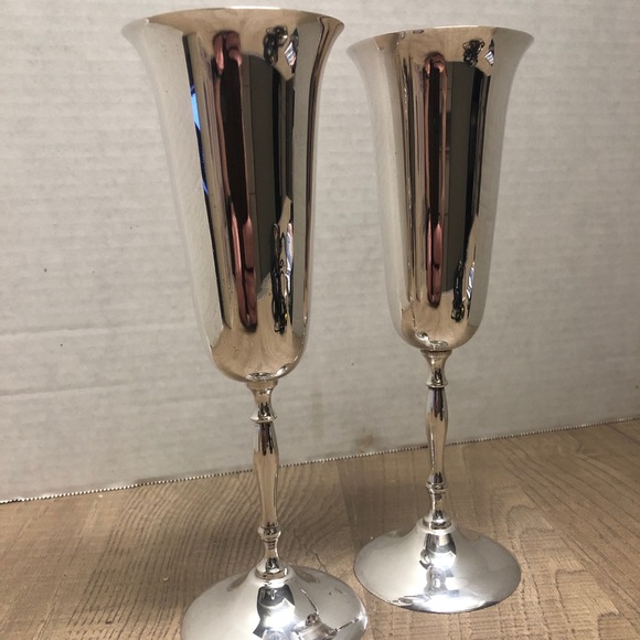 Silver plated toasting glasses. - Picture 1 of 5